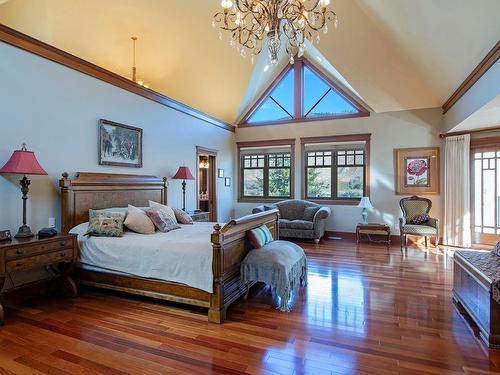 2622 Thompson Drive, Kamloops, BC - Indoor Photo Showing Bedroom