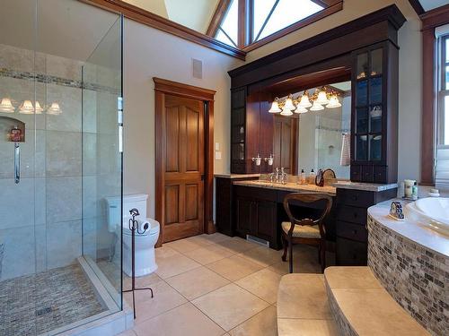 2622 Thompson Drive, Kamloops, BC - Indoor Photo Showing Bathroom