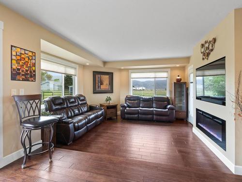 1922 Gardiner Road, Kamloops, BC - Indoor Photo Showing Living Room With Fireplace