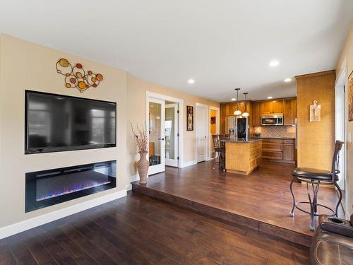 1922 Gardiner Road, Kamloops, BC - Indoor Photo Showing Living Room With Fireplace