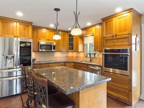 1922 Gardiner Road, Kamloops, BC - Indoor Photo Showing Kitchen With Upgraded Kitchen