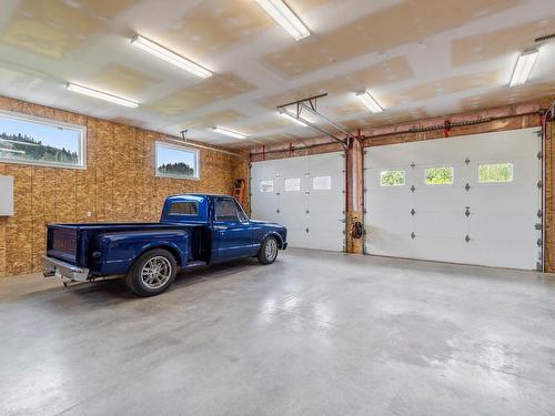 1922 Gardiner Road, Kamloops, BC - Indoor Photo Showing Garage