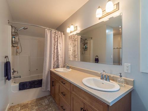 1213 Vista Heights Drive, Ashcroft, BC - Indoor Photo Showing Bathroom