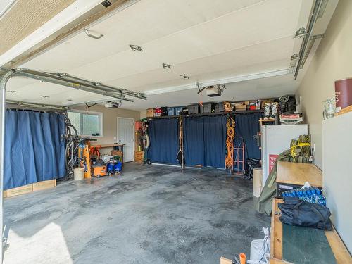 1213 Vista Heights Drive, Ashcroft, BC - Indoor Photo Showing Garage