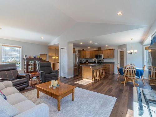 1213 Vista Heights Drive, Ashcroft, BC - Indoor Photo Showing Living Room