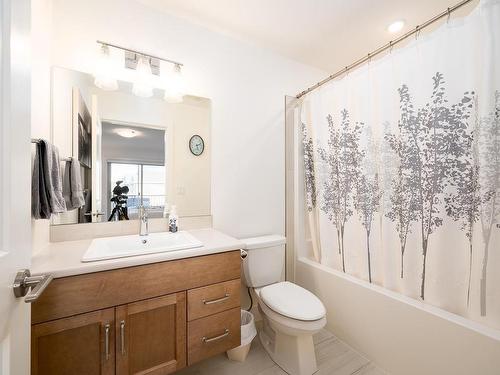 112-200 Grand Boulevard, Kamloops, BC - Indoor Photo Showing Bathroom