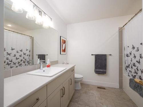 112-200 Grand Boulevard, Kamloops, BC - Indoor Photo Showing Bathroom