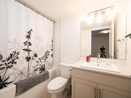 112-200 Grand Boulevard, Kamloops, BC - Indoor Photo Showing Bathroom