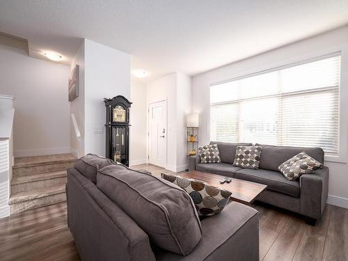 112-200 Grand Boulevard, Kamloops, BC - Indoor Photo Showing Living Room