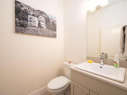 112-200 Grand Boulevard, Kamloops, BC - Indoor Photo Showing Bathroom