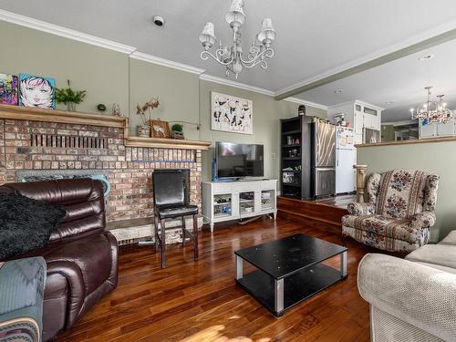 1973 Tranquille Rd, Kamloops, BC - Indoor Photo Showing Living Room