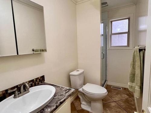 1973 Tranquille Rd, Kamloops, BC - Indoor Photo Showing Bathroom