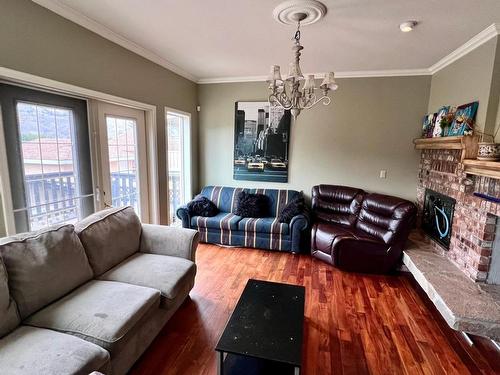 1973 Tranquille Rd, Kamloops, BC - Indoor Photo Showing Living Room