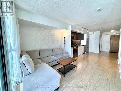 517 - 85 Queens Wharf Road, Toronto, ON - Indoor Photo Showing Living Room