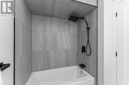 1143 Stephenson Drive, Burlington, ON - Indoor Photo Showing Bathroom