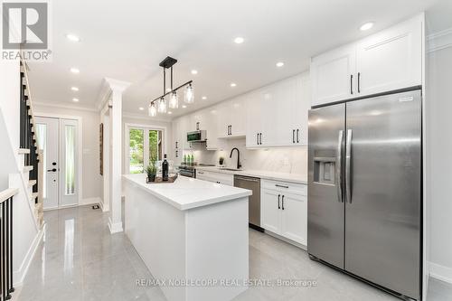 1143 Stephenson Drive, Burlington, ON - Indoor Photo Showing Kitchen With Upgraded Kitchen