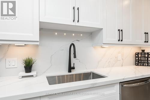 1143 Stephenson Drive, Burlington, ON - Indoor Photo Showing Kitchen