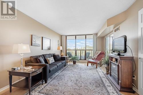 605 - 1111 Bough Beeches Boulevard, Mississauga, ON - Indoor Photo Showing Living Room