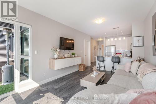 607 - 1 Victoria Street S, Kitchener, ON - Indoor Photo Showing Living Room