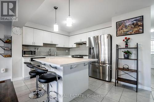 179 West Oak Trail, Kitchener, ON - Indoor Photo Showing Kitchen With Stainless Steel Kitchen With Upgraded Kitchen