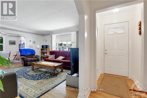 23 David Drive, Ottawa, ON - Indoor Photo Showing Living Room