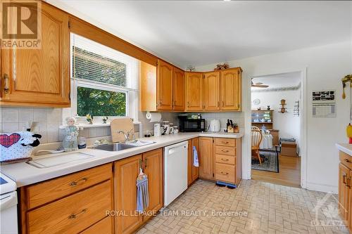 23 David Drive, Ottawa, ON - Indoor Photo Showing Kitchen With Double Sink