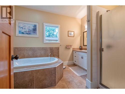 3750 Wood Avenue, Armstrong, BC - Indoor Photo Showing Bathroom