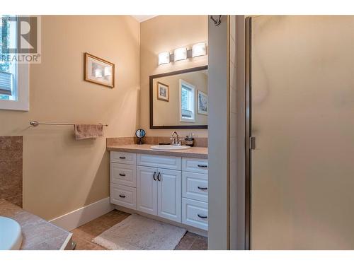 3750 Wood Avenue, Armstrong, BC - Indoor Photo Showing Bathroom