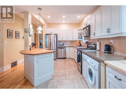 3750 Wood Avenue, Armstrong, BC - Indoor Photo Showing Kitchen