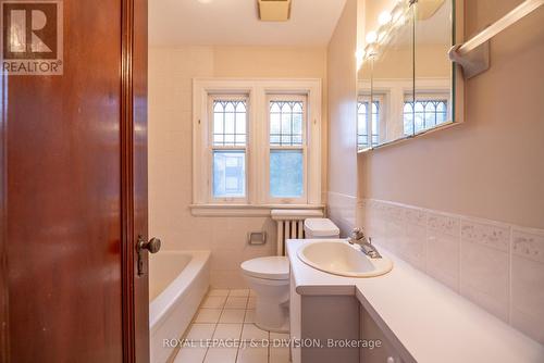 55 Roe Avenue, Toronto, ON - Indoor Photo Showing Bathroom