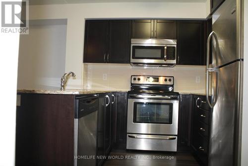 1005 - 73 King William Crescent, Richmond Hill, ON - Indoor Photo Showing Kitchen With Upgraded Kitchen