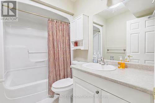 18 Shannon Court, Collingwood, ON - Indoor Photo Showing Bathroom