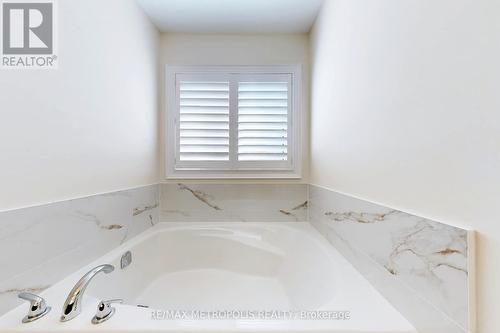 156 Muirfield Drive, Barrie, ON - Indoor Photo Showing Bathroom