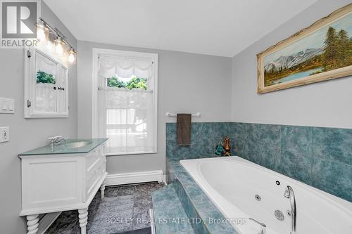 135 Webb Street, Minto, ON - Indoor Photo Showing Bathroom