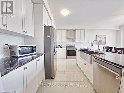 110 Explorer Way W, Thorold, ON - Indoor Photo Showing Kitchen