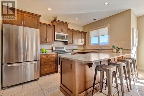 971 Monashee Place Unit# 15, Kelowna, BC - Indoor Photo Showing Kitchen