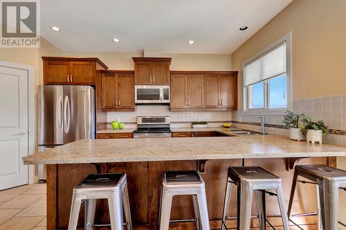 971 Monashee Place Unit# 15, Kelowna, BC - Indoor Photo Showing Kitchen