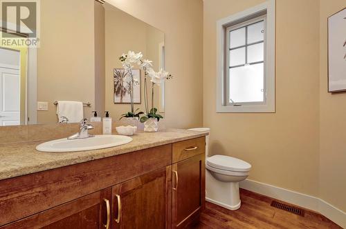 971 Monashee Place Unit# 15, Kelowna, BC - Indoor Photo Showing Bathroom