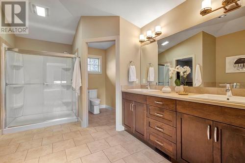 971 Monashee Place Unit# 15, Kelowna, BC - Indoor Photo Showing Bathroom