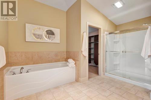 971 Monashee Place Unit# 15, Kelowna, BC - Indoor Photo Showing Bathroom