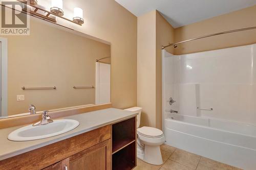 971 Monashee Place Unit# 15, Kelowna, BC - Indoor Photo Showing Bathroom