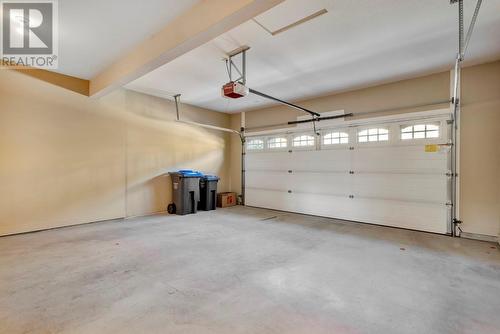 971 Monashee Place Unit# 15, Kelowna, BC - Indoor Photo Showing Garage