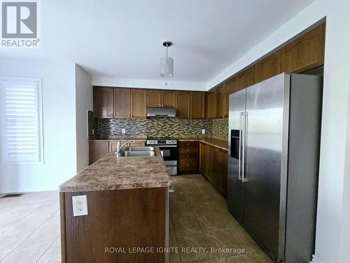 167 Armstrong Crescent, Bradford West Gwillimbury, ON - Indoor Photo Showing Kitchen With Double Sink With Upgraded Kitchen