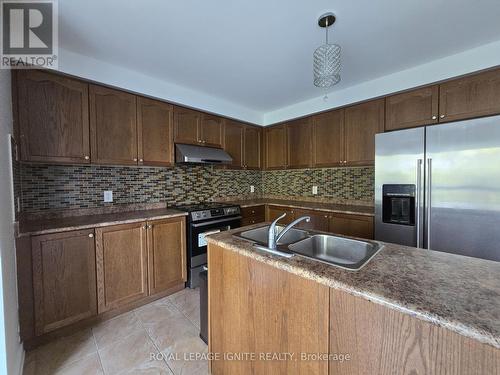 167 Armstrong Crescent, Bradford West Gwillimbury, ON - Indoor Photo Showing Kitchen With Double Sink With Upgraded Kitchen