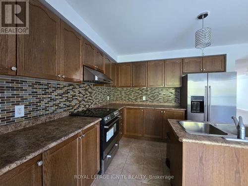 167 Armstrong Crescent, Bradford West Gwillimbury, ON - Indoor Photo Showing Kitchen With Double Sink With Upgraded Kitchen