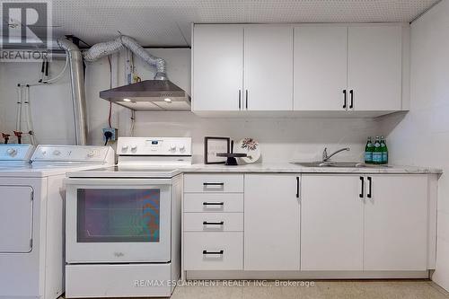 697 George Street, Burlington, ON - Indoor Photo Showing Laundry Room