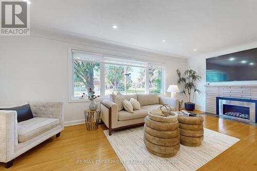 697 George Street, Burlington, ON - Indoor Photo Showing Living Room With Fireplace