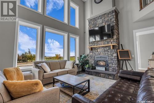 Neudorf Acreage, Corman Park Rm No. 344, SK - Indoor Photo Showing Living Room With Fireplace