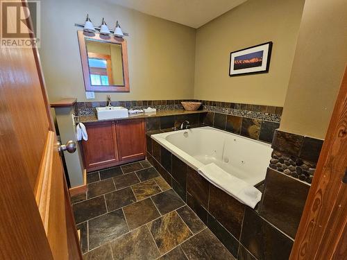 41 Rivermount  Place Unit# 103, Fernie, BC - Indoor Photo Showing Bathroom