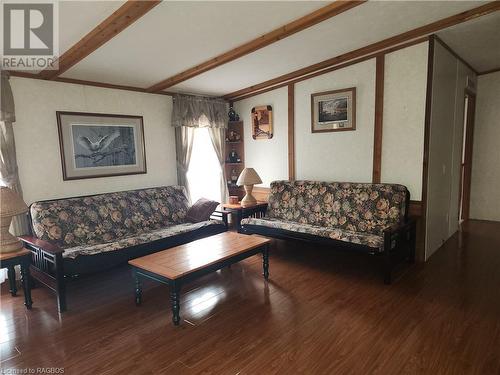 41 Maple Drive, Miller Lake, ON - Indoor Photo Showing Living Room